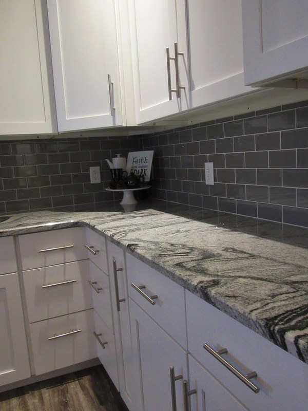 white shaker cabinets viscount white granite gray backsplash tile