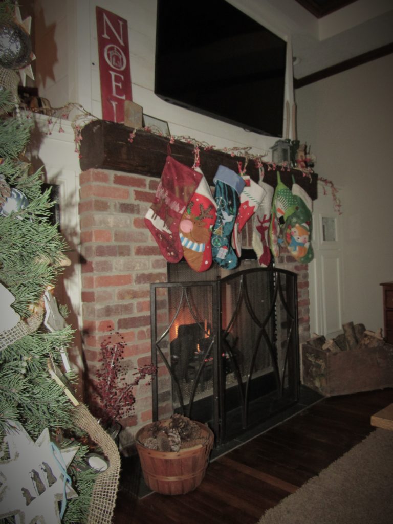 Christmas fireplace farmhouse christmas decorating